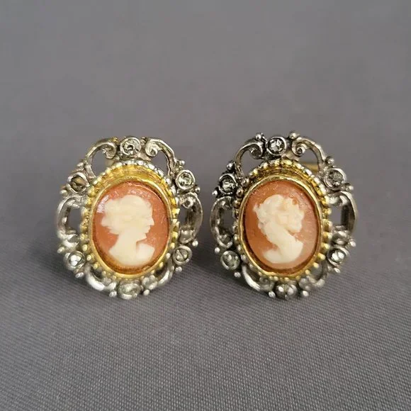 ART Jewelry Arthur Pepper Art Small Cameo Clip On Earrings